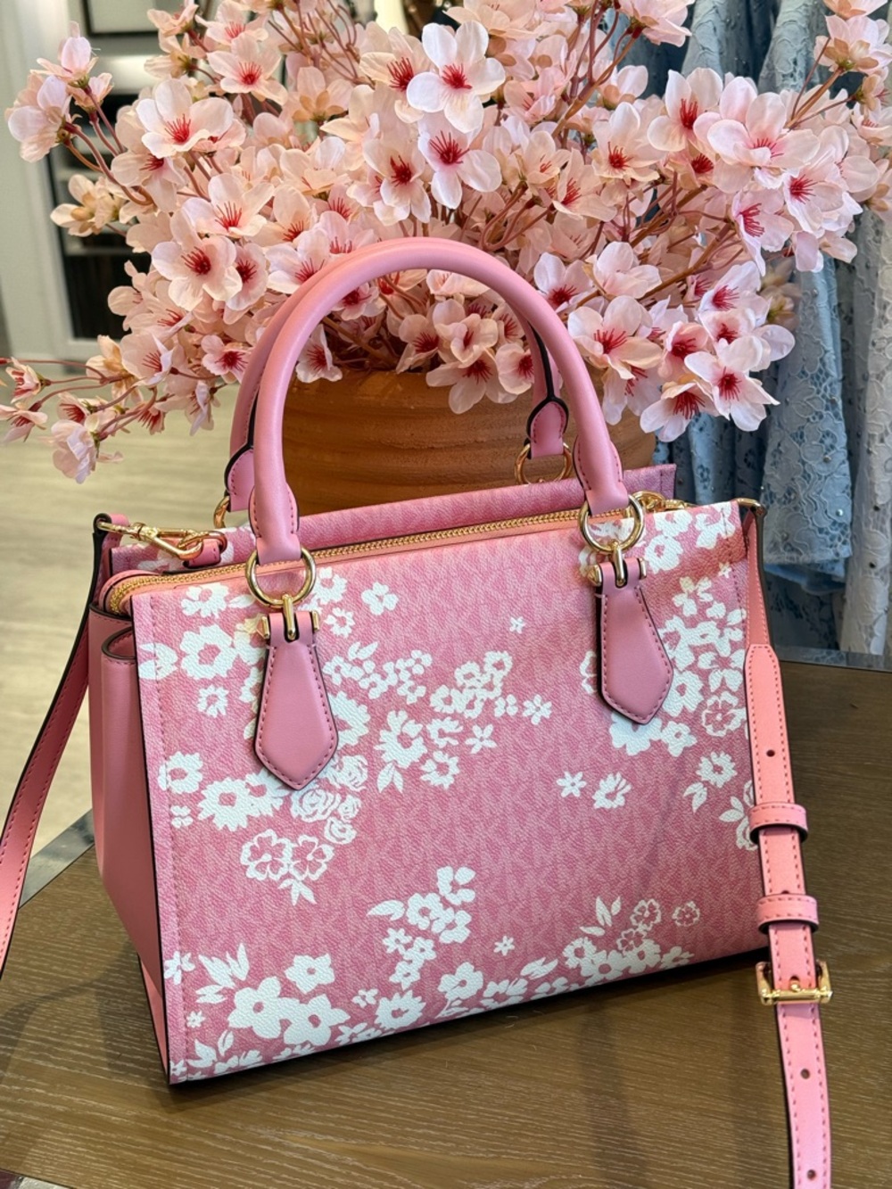 MICHAEL KORS Marilyn Medium Printed Signature Logo Satchel Carnation NWT - Picture 4 of 9